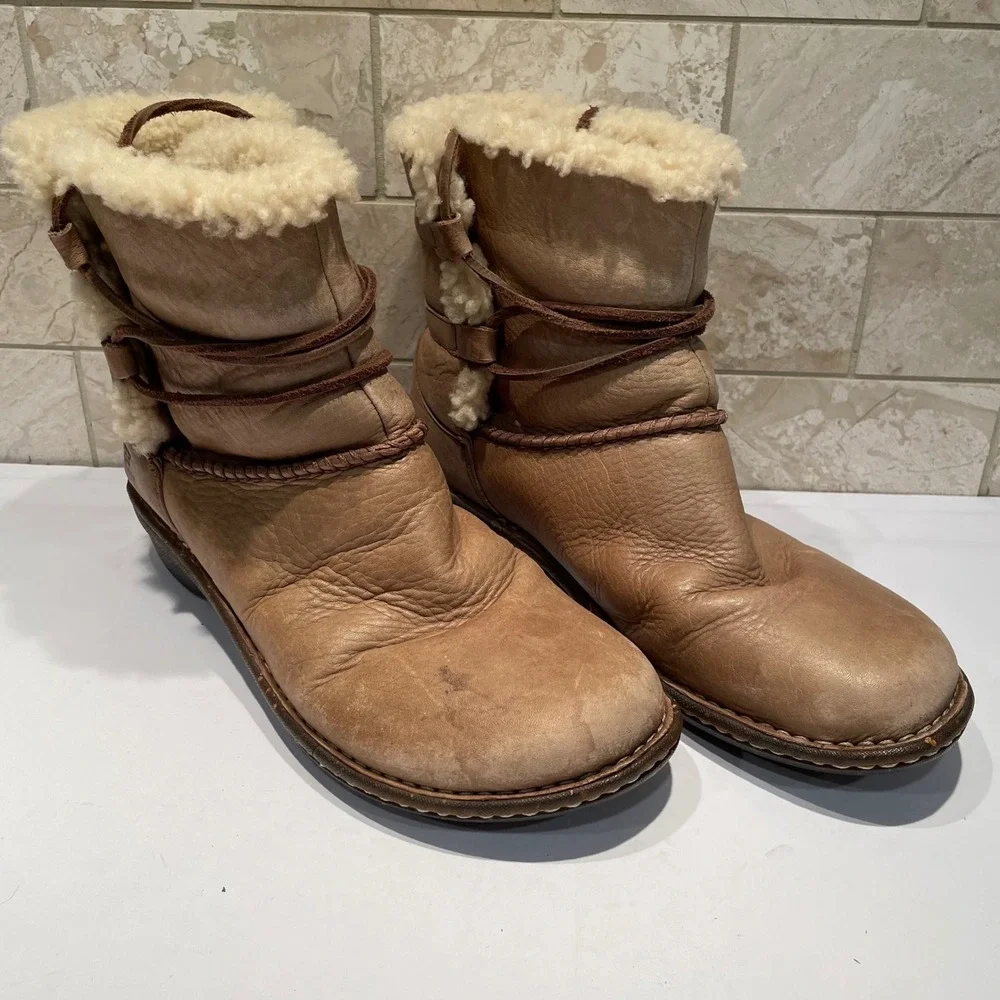 UGG Australia Caspia‎ Tan Leather Shearling Mid Calf Boots Wrap Lace Womens 9